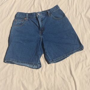 Midi Levi’s shorts size 4